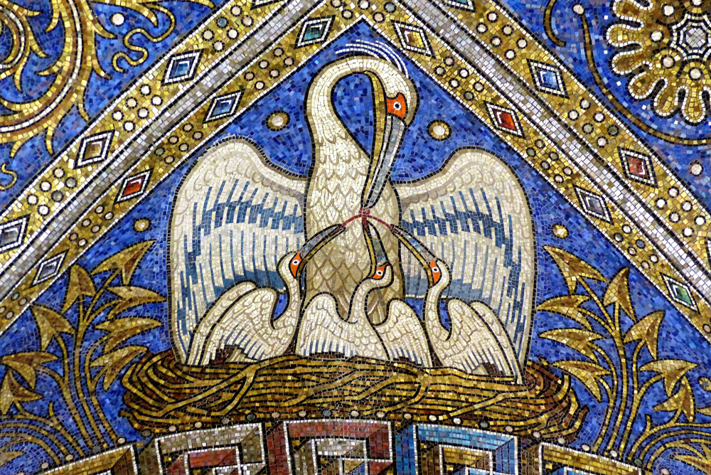 Der Pelikan als Mosaik im Aachener Dom