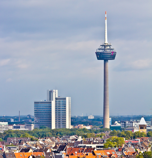 Colonius und Telekom-Hochhaus Innere Kanalstraße Köln, gesehen von der 14. Etage des Landgericht-Hochhauses; © Raimond Spekking / CC BY-SA 4.0 (via Wikimedia Commons)