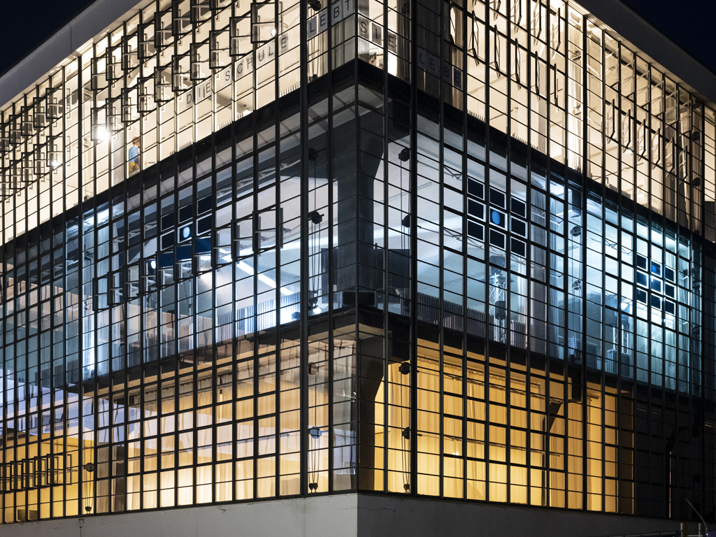 Illuminierter Werkstattflügel, Bauhausgebäude Dessau, 2021