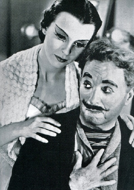 Charlie Chaplin und Claire Bloom in "Rampenlicht" (1952); Bild von United Artists - U.S. - ebay, Public Domain, via Wikimedia Commons