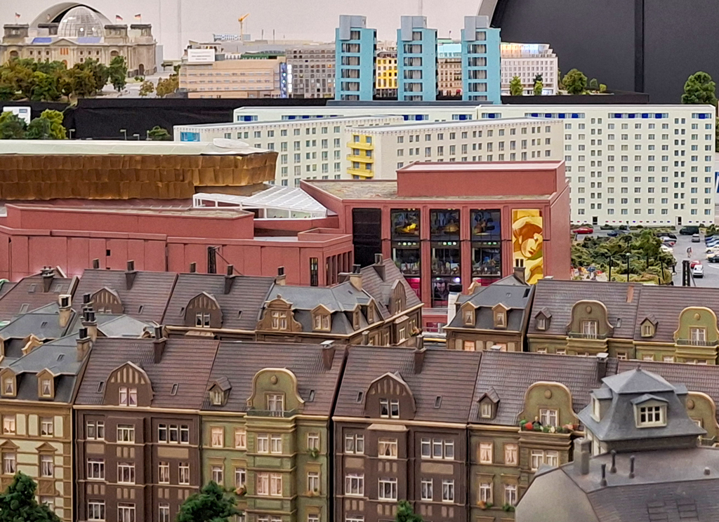 Das Alexa-Center als Detail von Berlin, ausgestellt im Leeraner Miniaturland